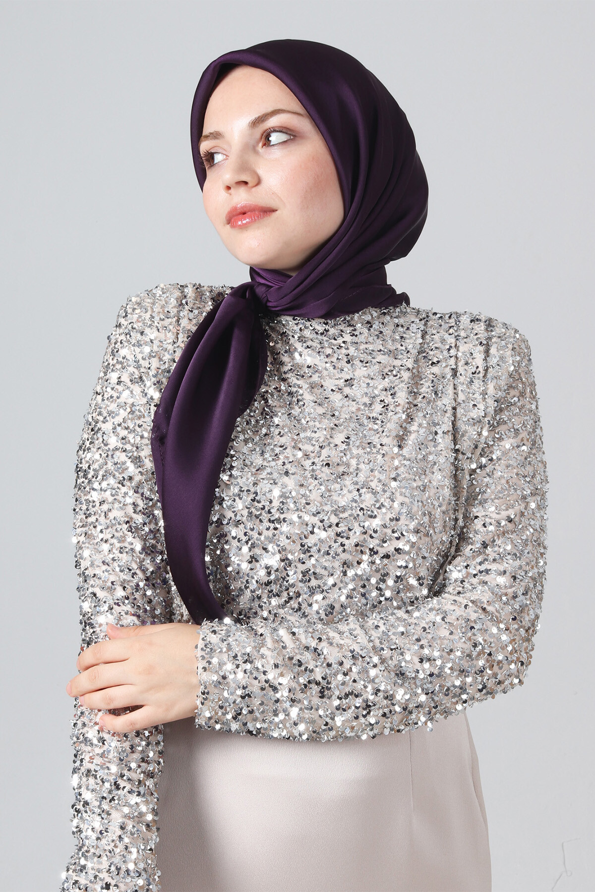 V-42 Como Saten Eşarp - harem