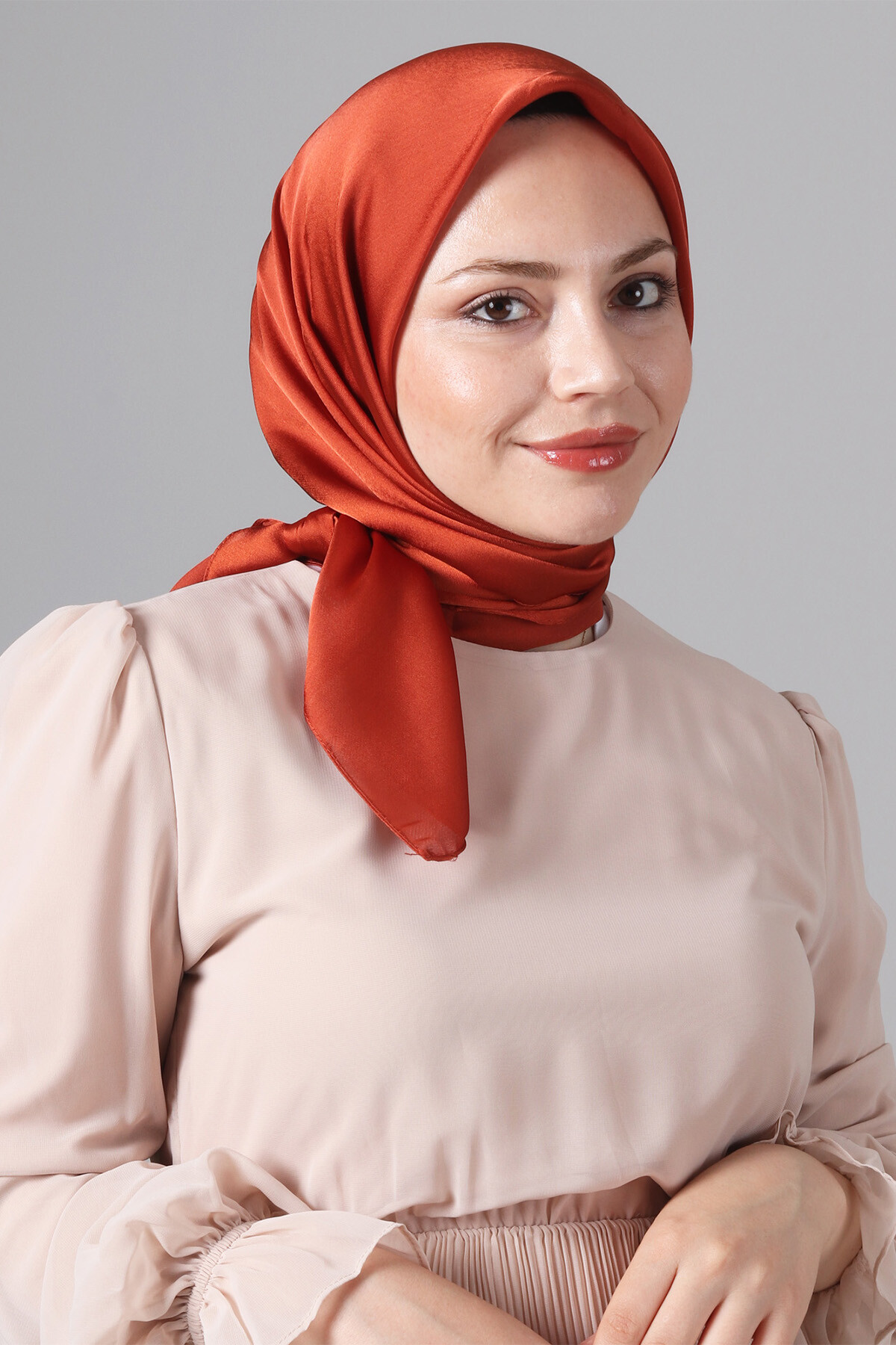 V-64 Como Saten Eşarp - harem