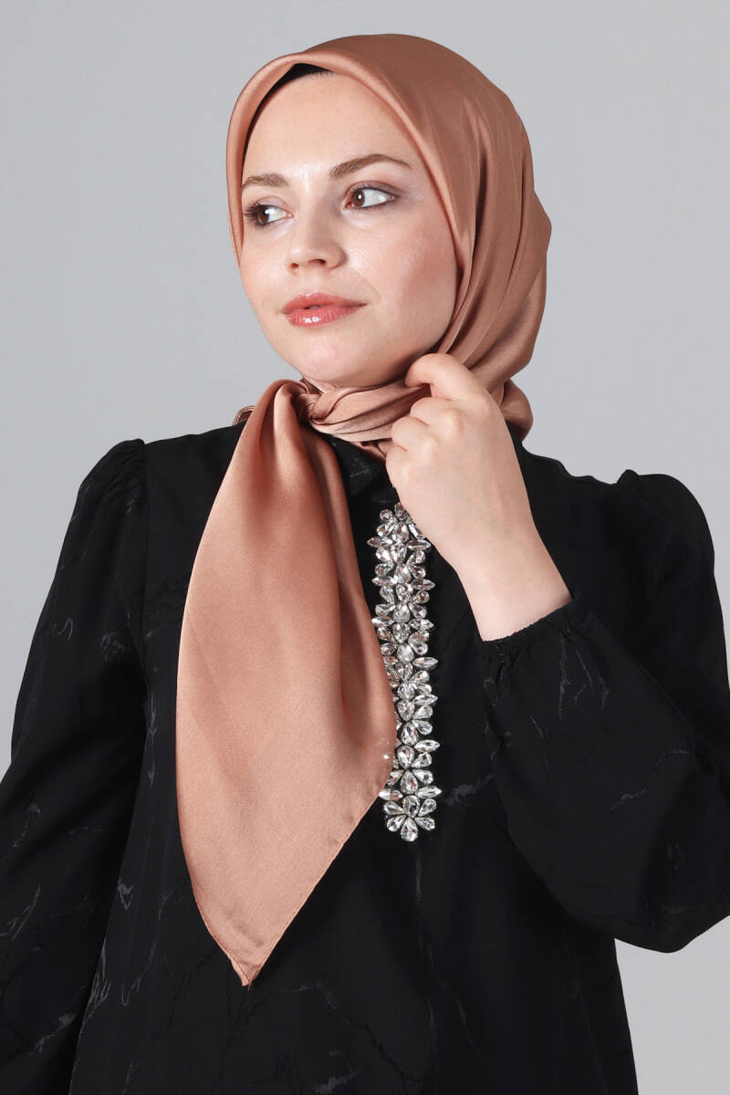 V-67 Como Saten Eşarp