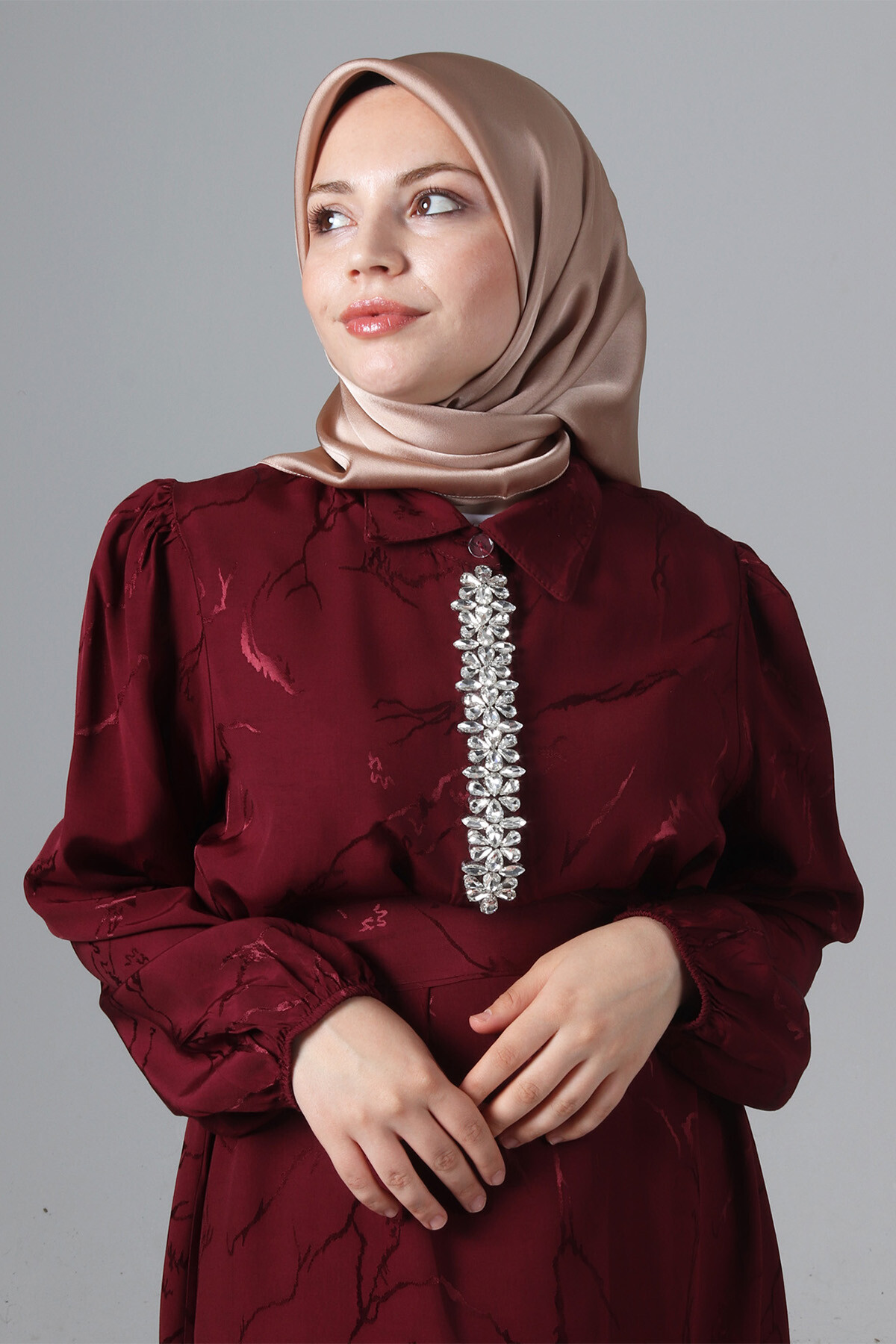 V-69 Como Saten Eşarp - harem