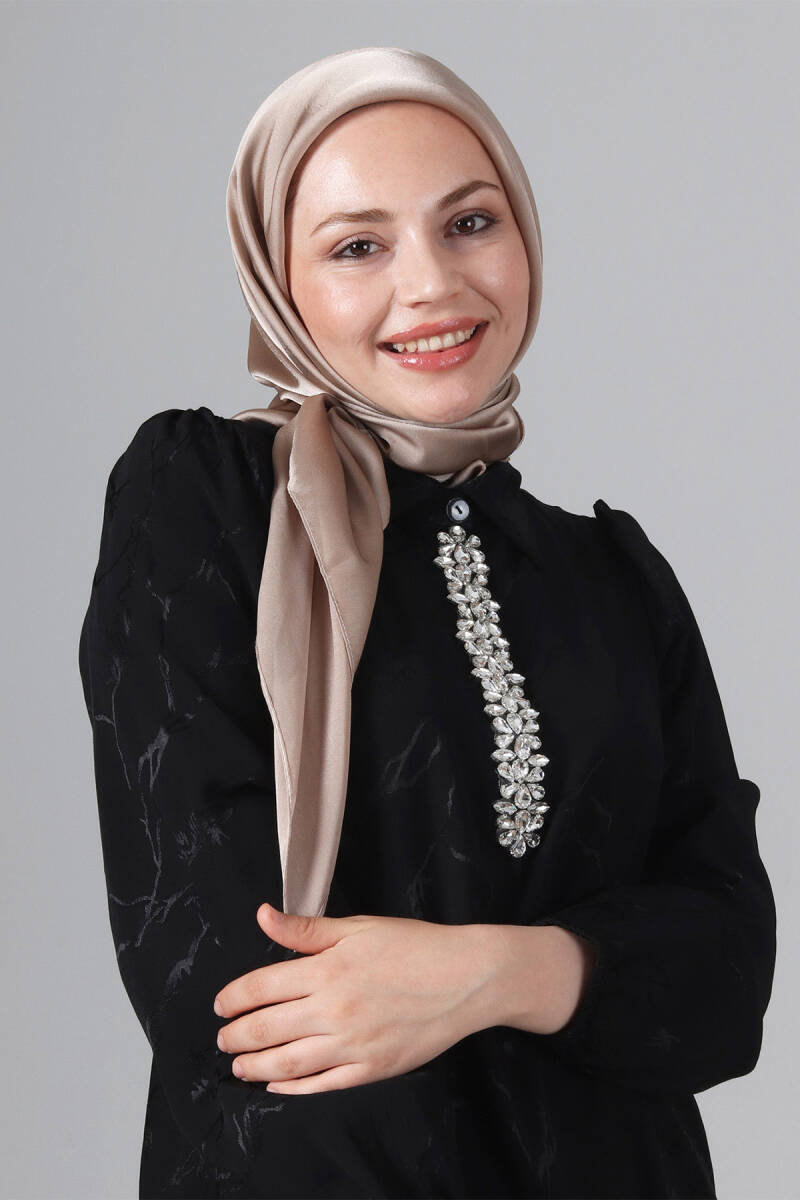 V-70 Como Saten Eşarp
