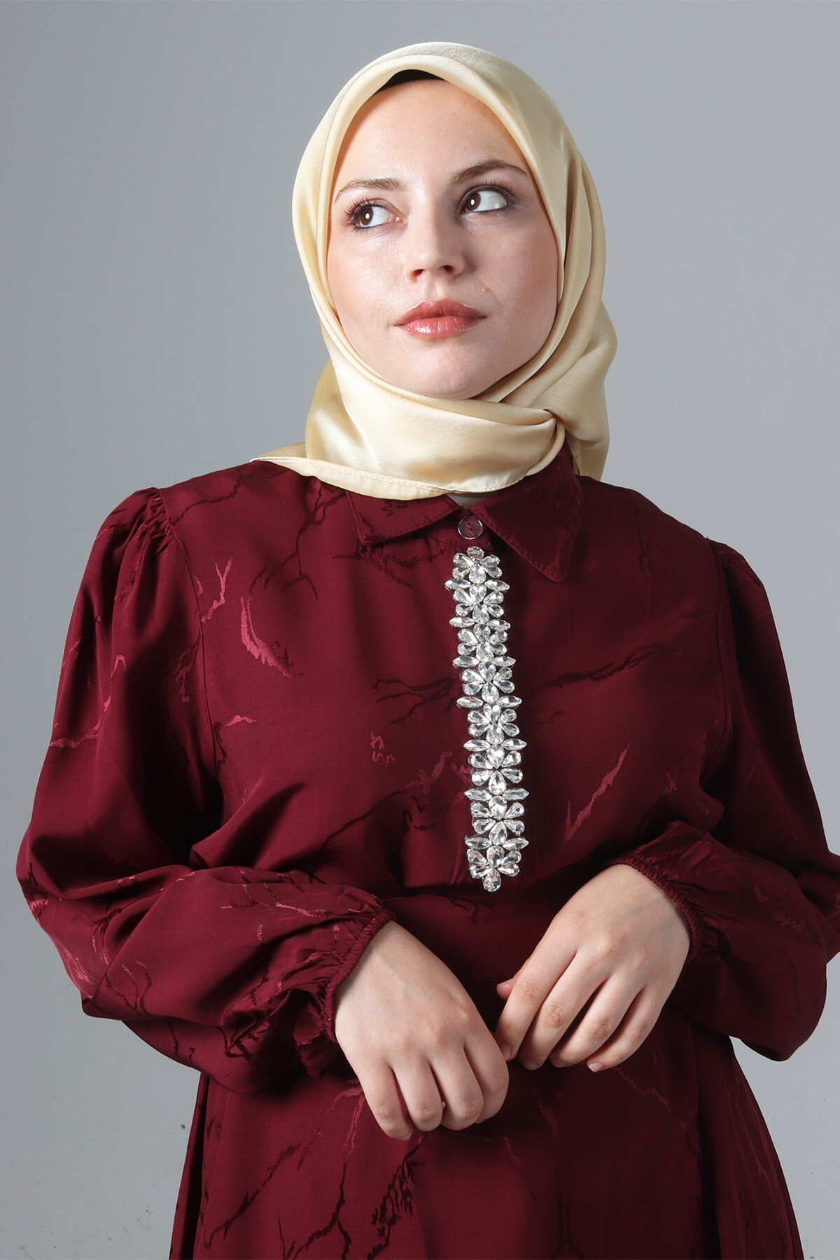 V-74 Como Saten Eşarp - harem