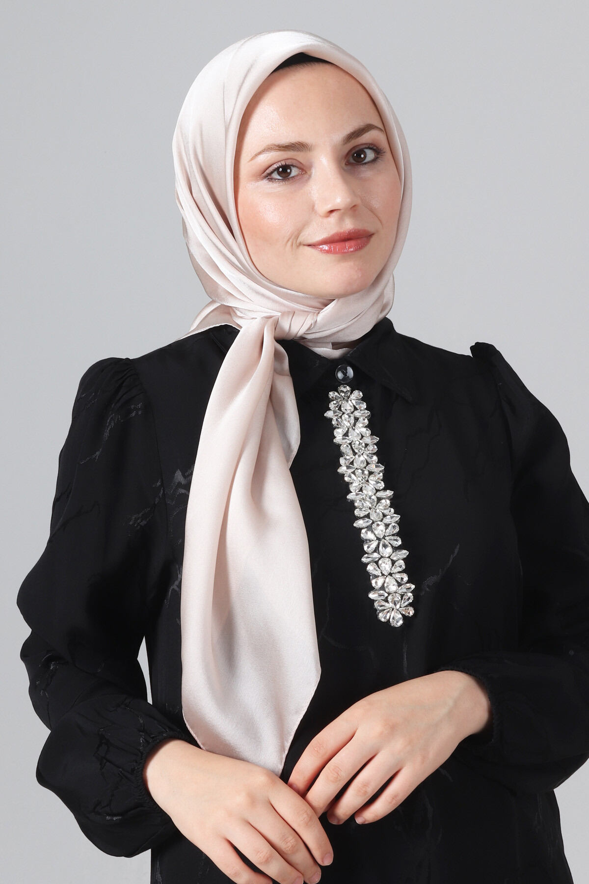 V-91 Como Saten Eşarp - harem